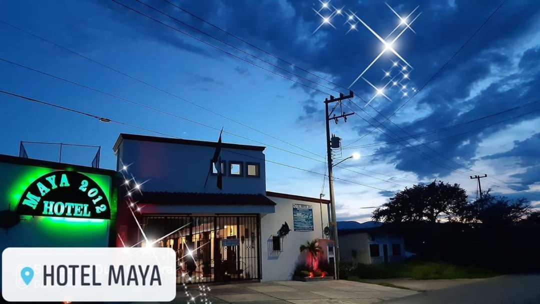 Hotel Maya 2012 อมาคูแซก ภายนอก รูปภาพ