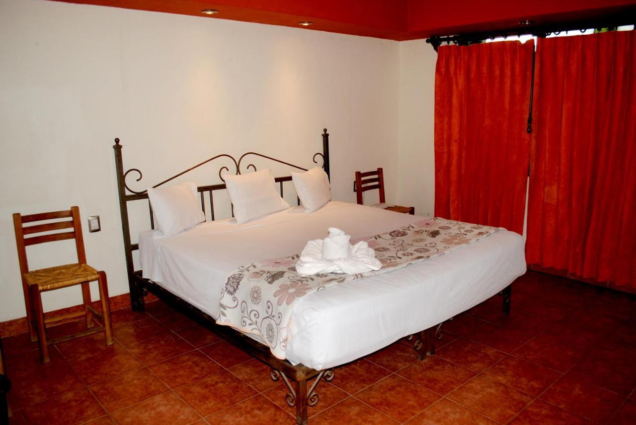 Hotel Maya 2012 อมาคูแซก ภายนอก รูปภาพ