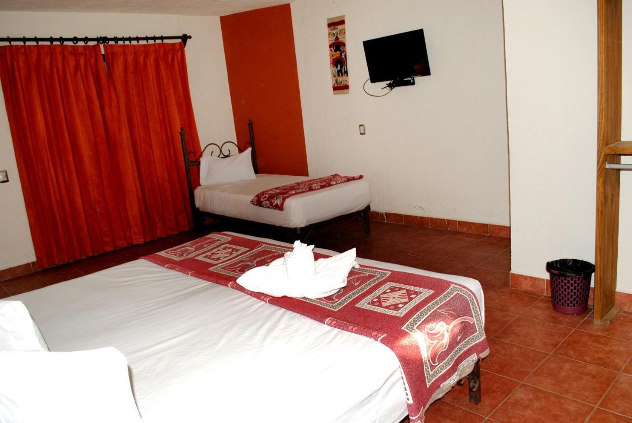 Hotel Maya 2012 อมาคูแซก ภายนอก รูปภาพ